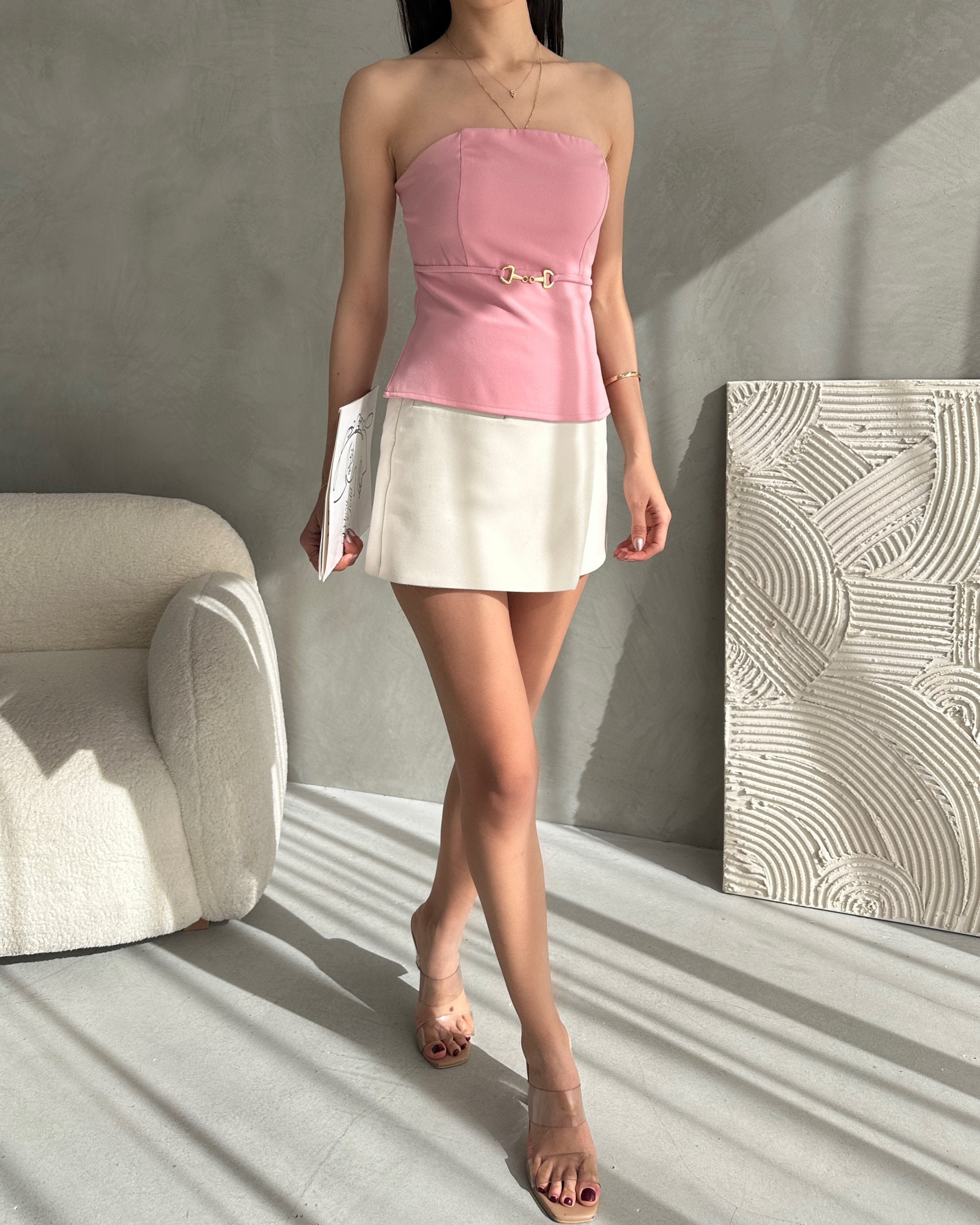Straplez Beli Toka Detaylı Crep Bluz