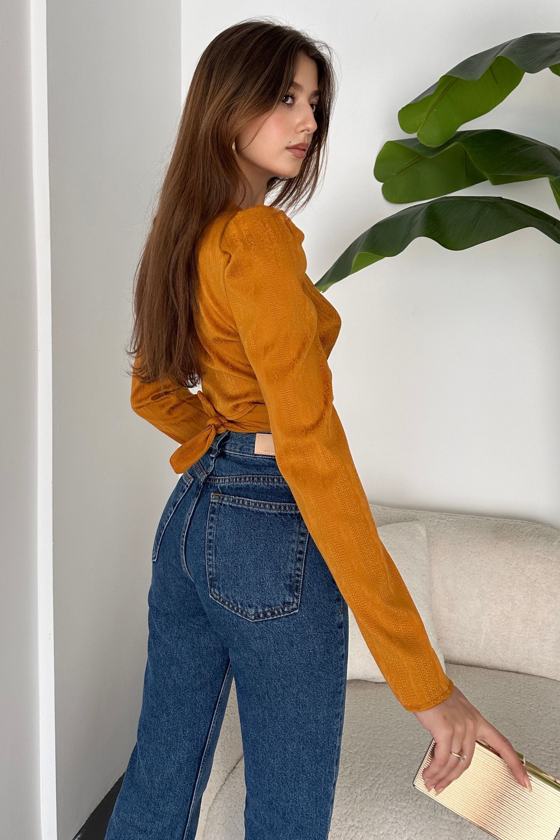 Kruvaze Yaka Beli Kuşaklı Crop Bluz