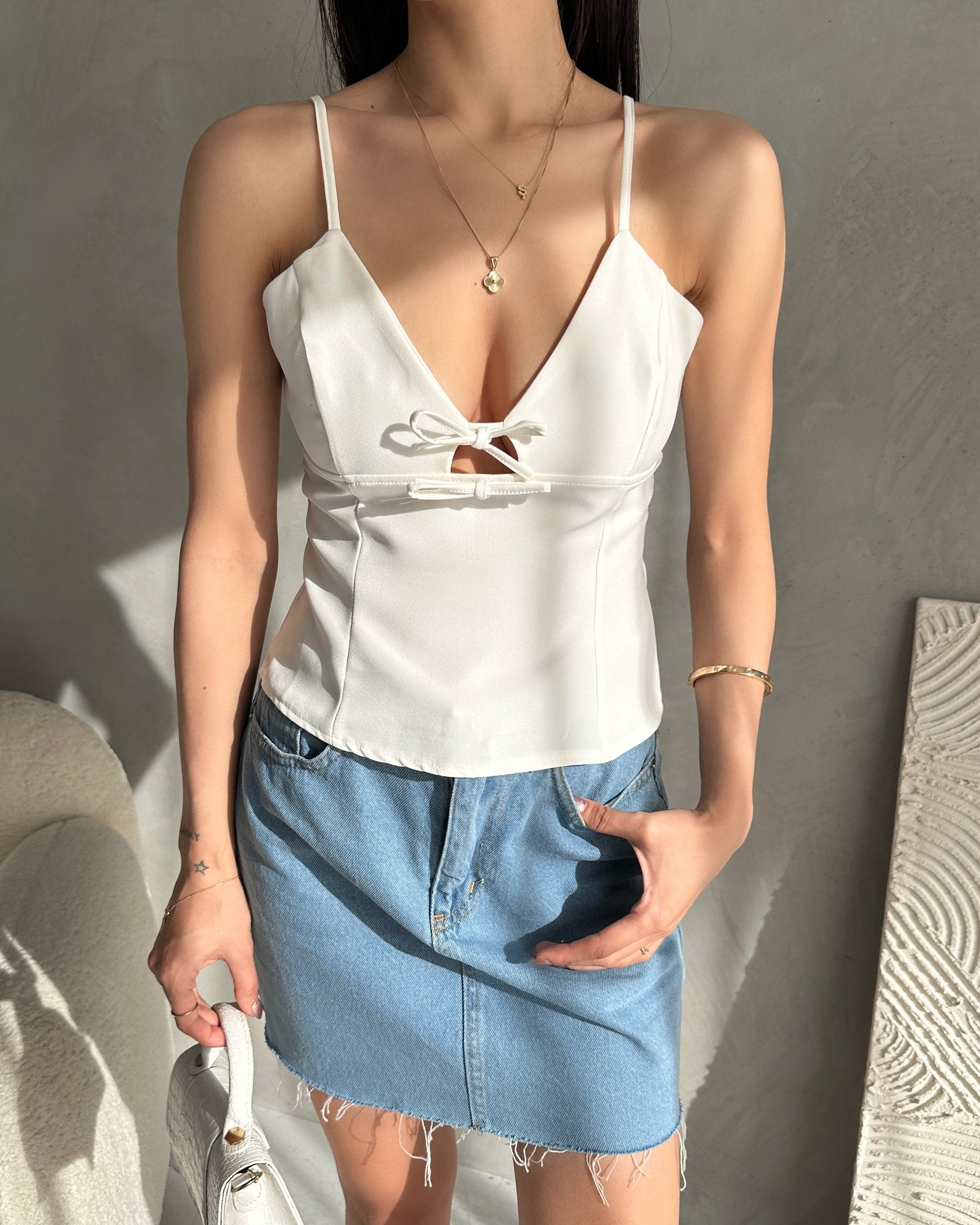 İp Askılı Fiyonk Detaylı Crep Bluz