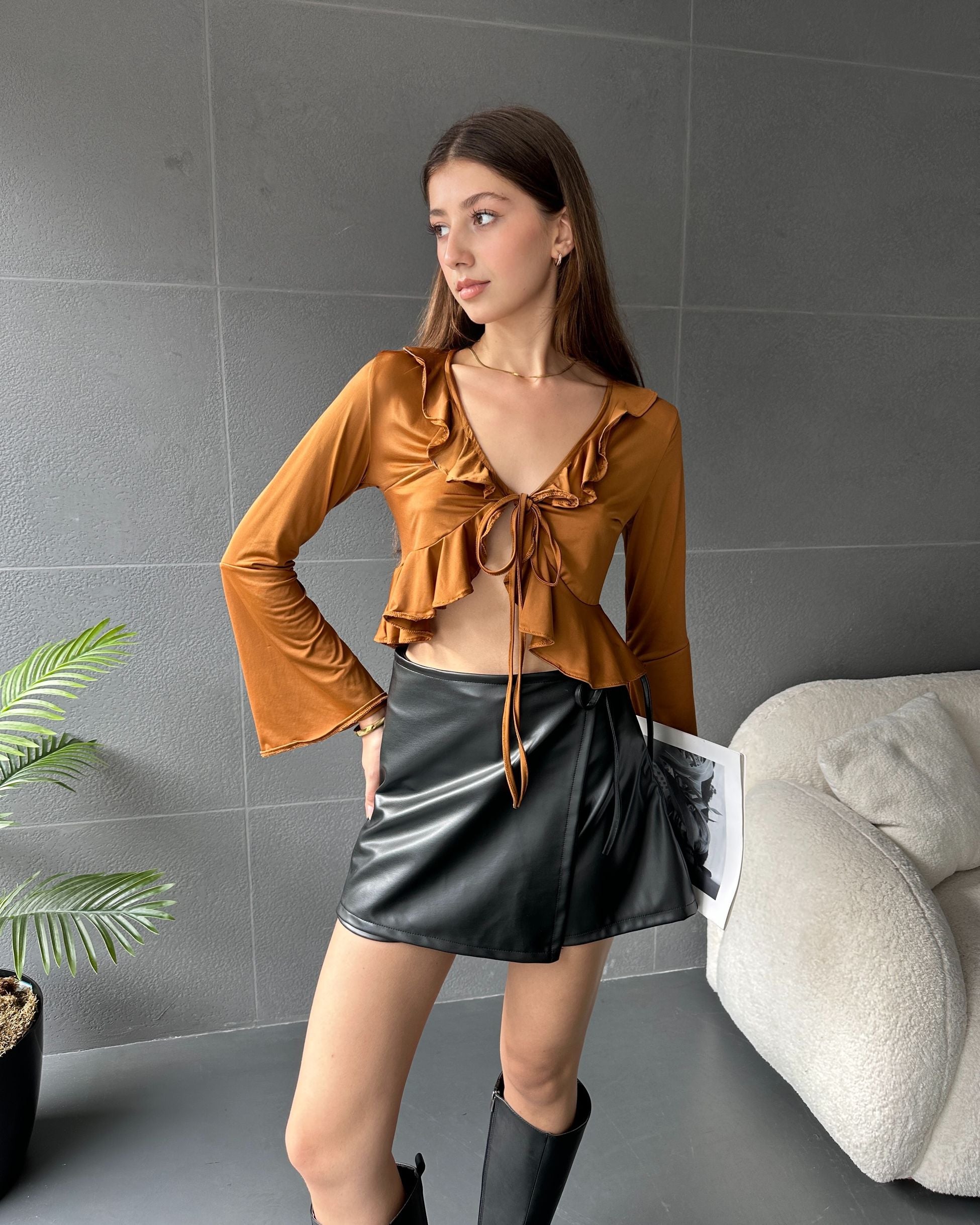 Fırfır Detaylı Önü Bağlamalı Crop Bluz
