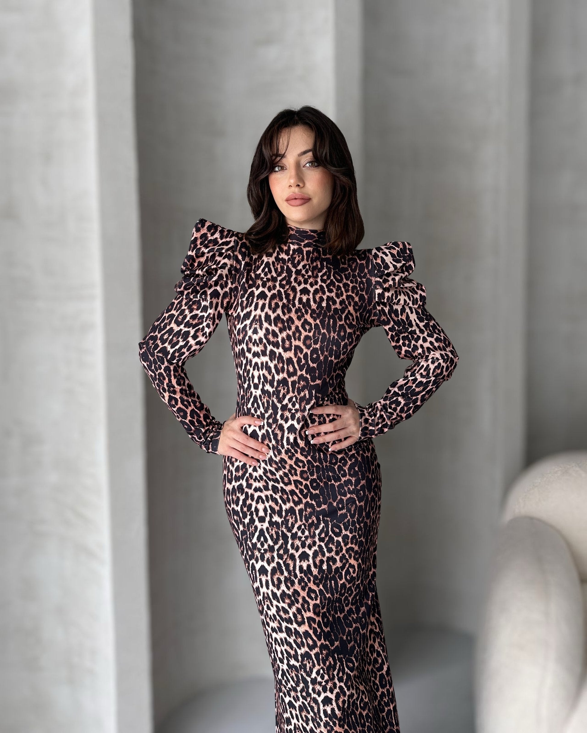 Sırt Dekolteli Leopar Desenli Elbise