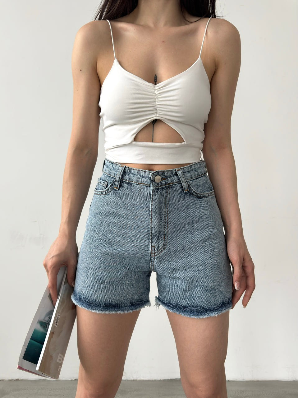 Paçası Püsküllü Desenli Denim Şort