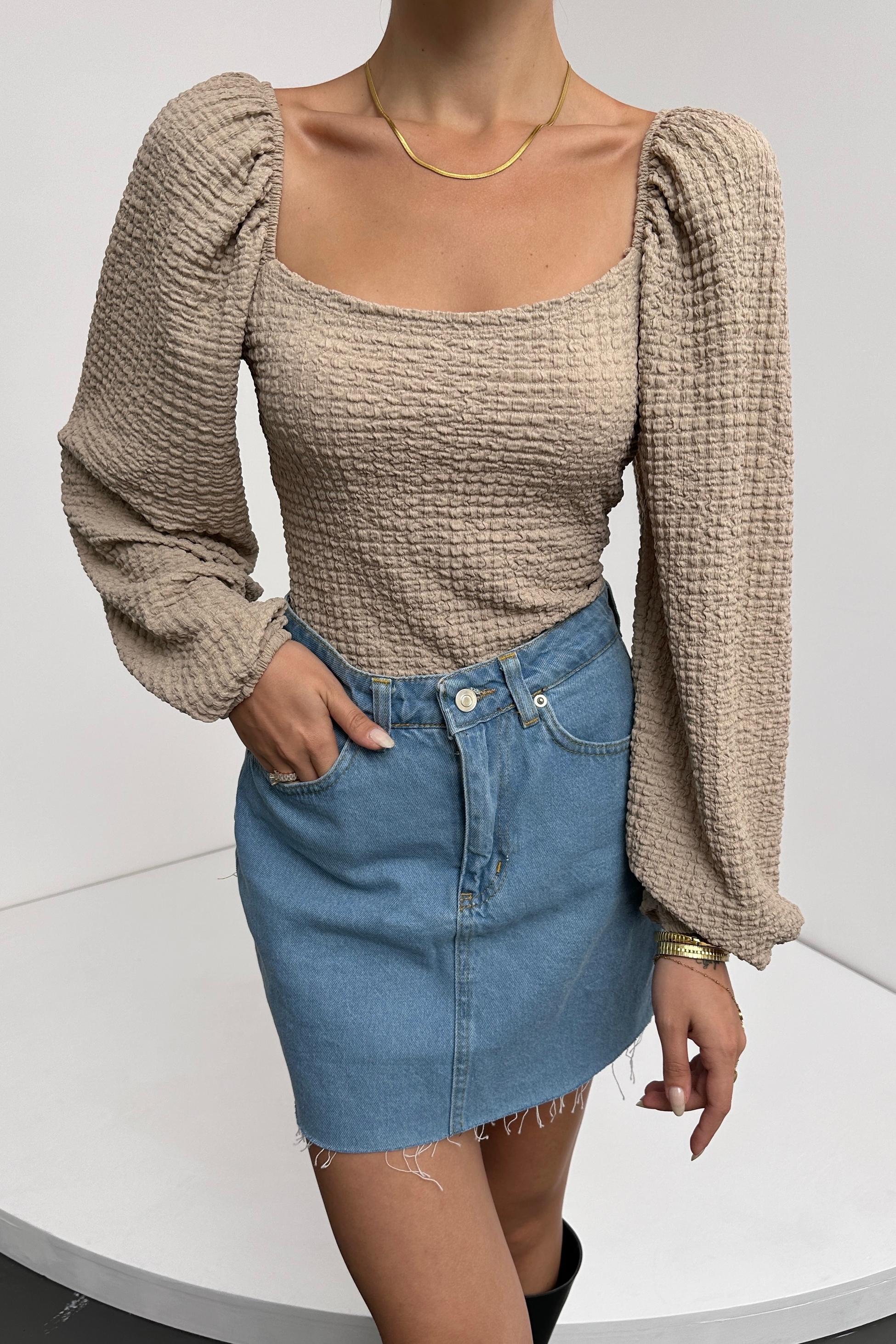 Блузка с квадратным вырезом и рукавами-фонариками