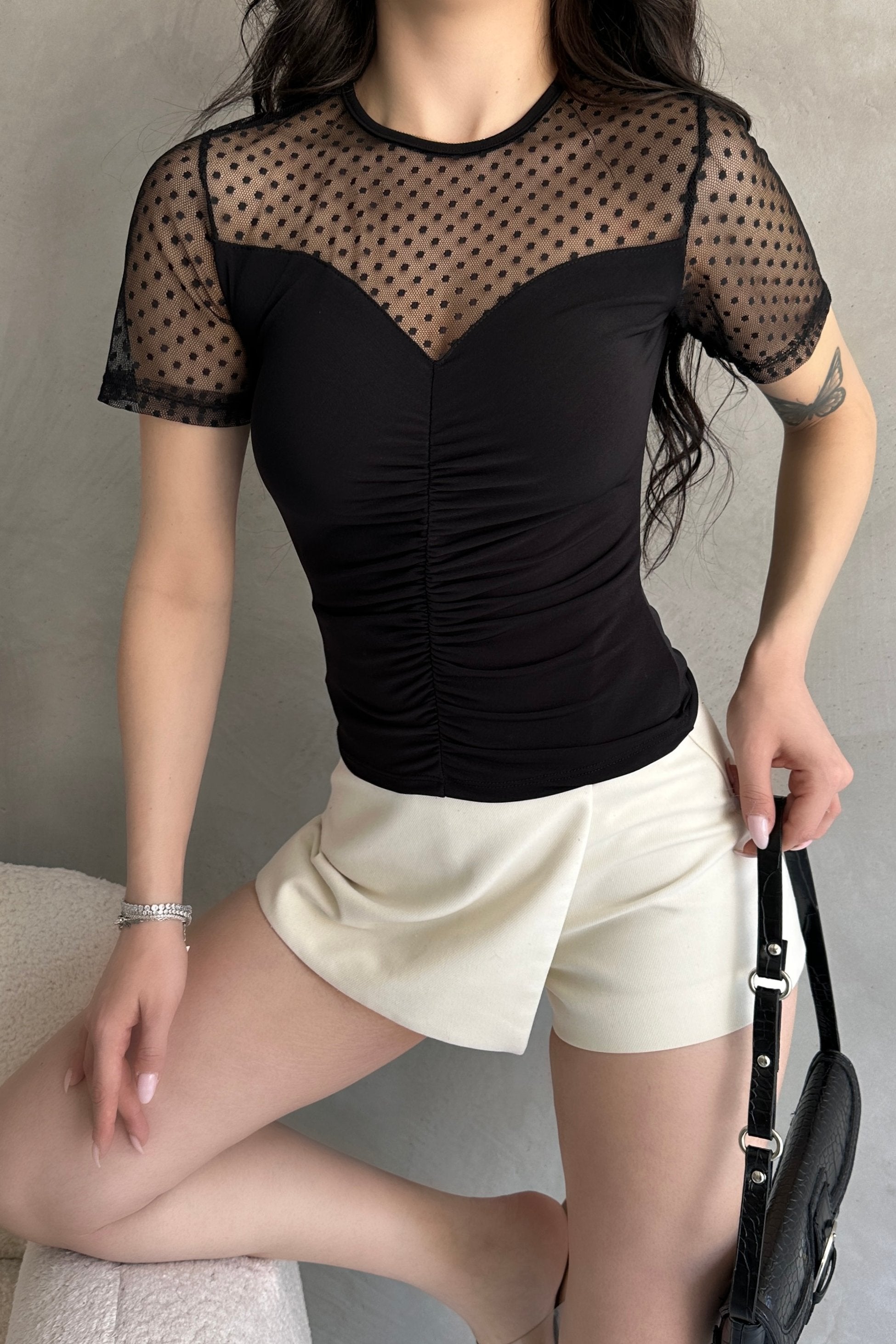 Tül Detaylı Önü Büzgülü Crep Bluz