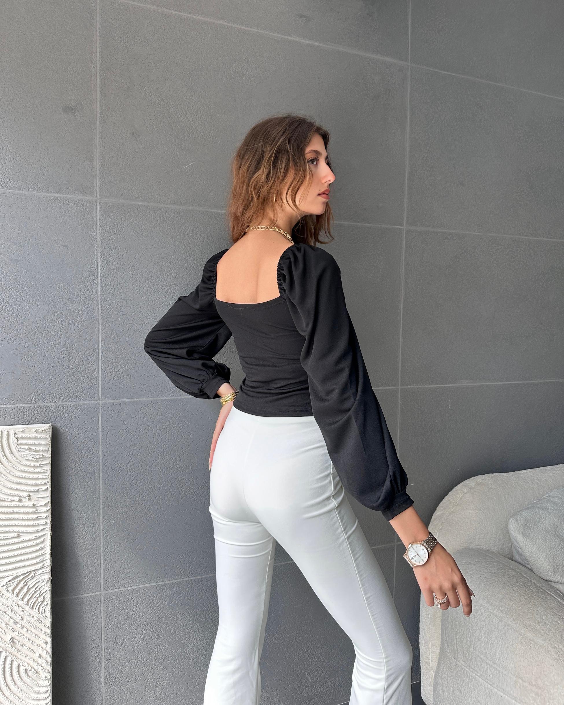 Kare Yaka Büzgü Detaylı Bluz