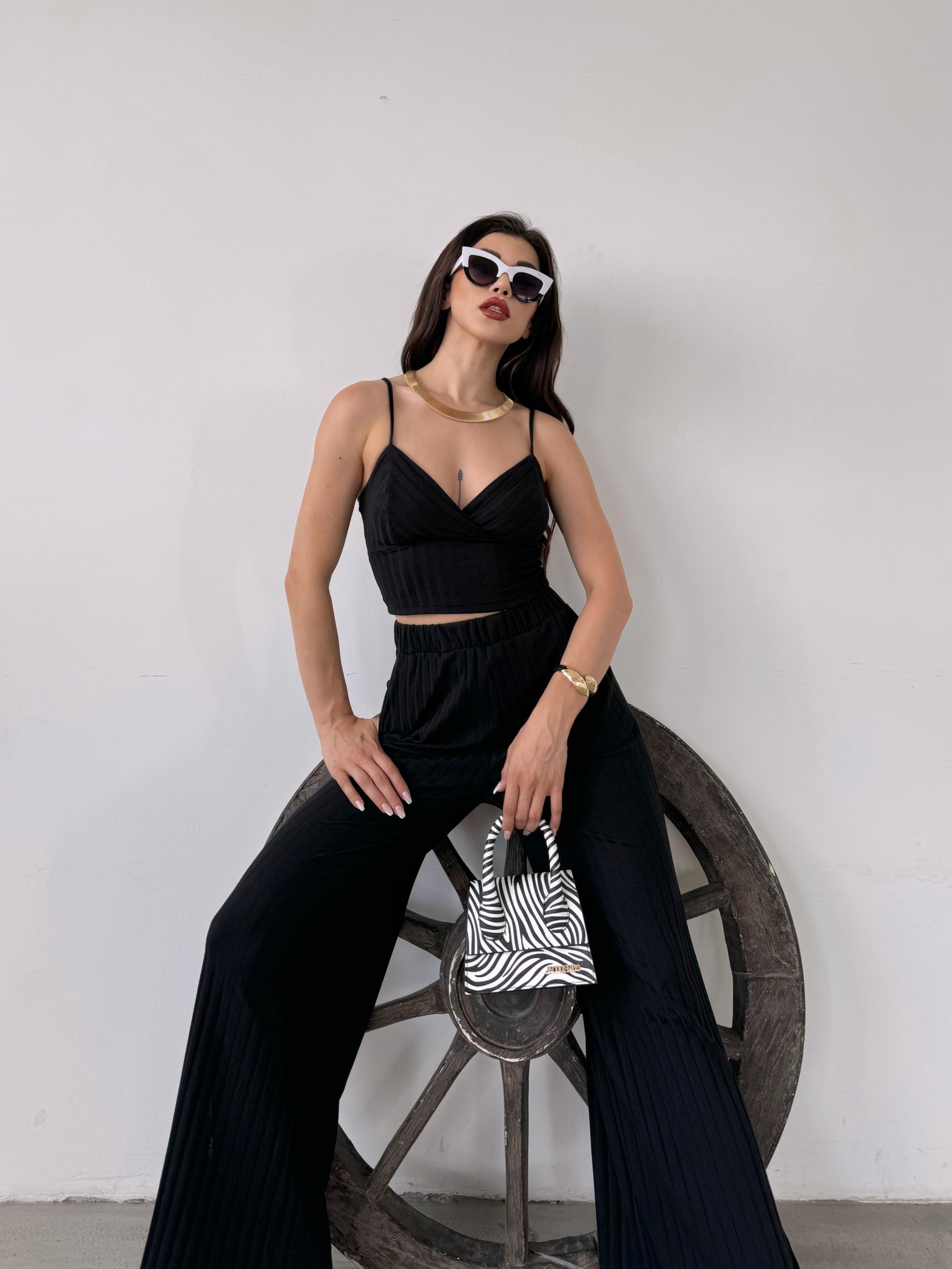 İp Askılı Crop Bluz Ve YIrtmaç Detaylı Pantolon İkili Takım