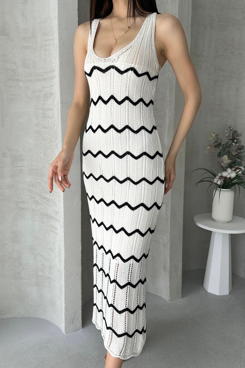 V Yaka Zigzag Detaylı Triko Elbise