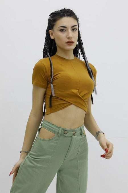 Футболка с круглым вырезом спереди, плиссированная, бежевая - P-019963